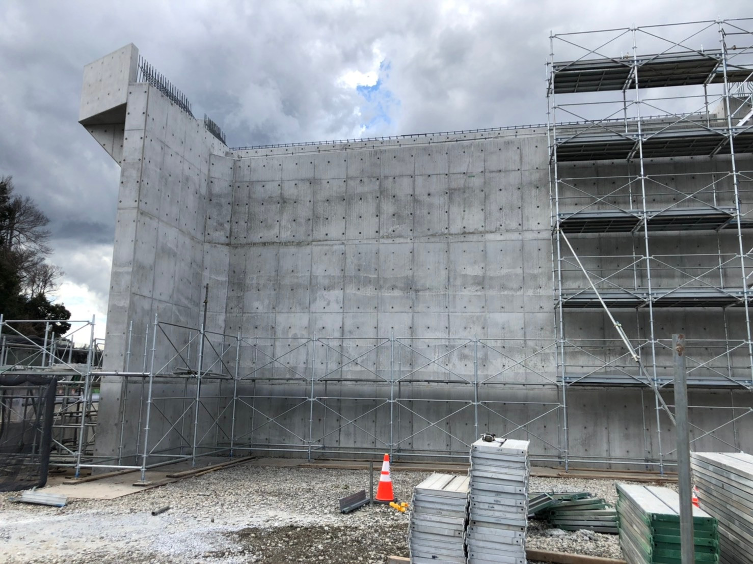 東京で鳶の求人募集中！　～メッシュシート～